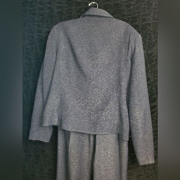Designs by Conrad: Size 10: 2 Piece Pants Suit, 2 pockets on the Jacket - Picture 6 of 6